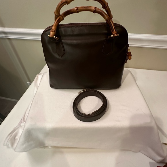 Gucci vintage brown leather bamboo bag with brown leather strap for a crossbody - Picture 2 of 12